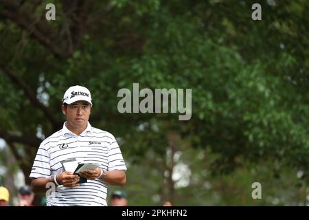 Japans Hideki Matsuyama auf dem 4.-Loch am 2. Tag des Golfturniers der 2023 Masters im Augusta National Golf Club in Augusta, Georgia, USA, am 7. April 2023. Kredit: Koji Aoki/AFLO SPORT/Alamy Live News Stockfoto