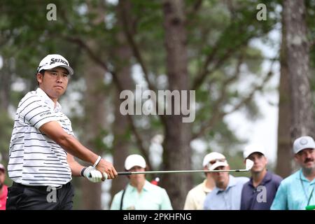 Japans Hideki Matsuyama auf dem 4.-Loch am 2. Tag des Golfturniers der 2023 Masters im Augusta National Golf Club in Augusta, Georgia, USA, am 7. April 2023. Kredit: Koji Aoki/AFLO SPORT/Alamy Live News Stockfoto