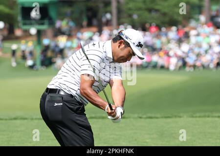 Japans Hideki Matsuyama auf dem 4.-Loch am 2. Tag des Golfturniers der 2023 Masters im Augusta National Golf Club in Augusta, Georgia, USA, am 7. April 2023. Kredit: Koji Aoki/AFLO SPORT/Alamy Live News Stockfoto