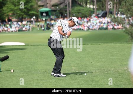 Japans Hideki Matsuyama auf dem 4.-Loch am 2. Tag des Golfturniers der 2023 Masters im Augusta National Golf Club in Augusta, Georgia, USA, am 7. April 2023. Kredit: Koji Aoki/AFLO SPORT/Alamy Live News Stockfoto