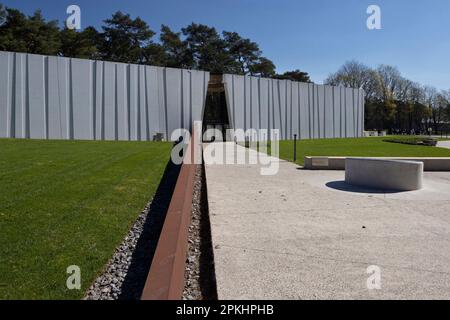 LENS, FRANKREICH, 3. APRIL 2023: Außenansicht des Vimy Ridge Visitor Education Center in Vimy bei Lens. Das Zentrum befindet sich in der Nähe des kanadischen Nationalparks V. Stockfoto