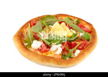 Italienische Margherita-Pizza mit Käse und Tomaten isoliert auf weiß. Draufsicht Stockfoto