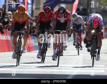 Le Mans, Frankreich. 07. April 2023. DVERSNES Fredrik von Uno-X Pro Radsport Team VAUQUELIN Kévin von Areka - Samsic und KAMP Alexander von Tudor Pro Radfahren und LEVEAU Jérémy von Go Sport - Roubaix Lille Métropole während der Région Pays de la Loire Tour 2023, UCI Europe Tour Radrennen, Etappe 4, Sablé sur Mans (177, 8 km) am 7. April 2023 in Le Mans, Frankreich - Foto Laurent Lairys/ABACAPRESS.COM Kredit: Abaca Press/Alamy Live News Stockfoto