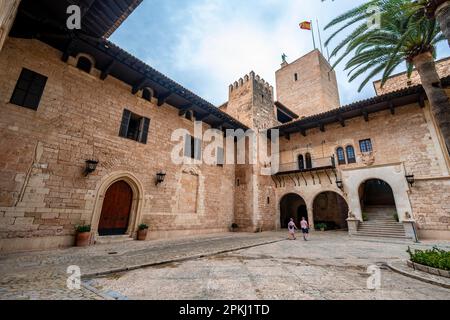 Innenhof, Innenhof des Königspalastes, Königspalast La Almudaina, Palau Reial de lAlmudaina, Palma de Mallorca, Mallorca, Balearen, Spanien Stockfoto