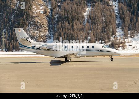 Samedan, Schweiz, 21. Februar 2023 Cessna 560XL Citation XLS+ Geschäftsflugzeug auf dem Vorfeld Stockfoto