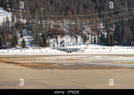 Samedan, Schweiz, 21. Februar 2023 Cessna 560XL Citation XLS+ Geschäftsflugzeug auf dem Vorfeld Stockfoto