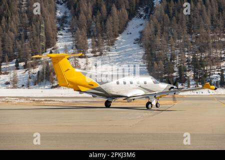 Samedan, Schweiz, 21. Februar 2023 Pilatus PC-12 NGX Propellerflugzeug auf dem Vorfeld Stockfoto