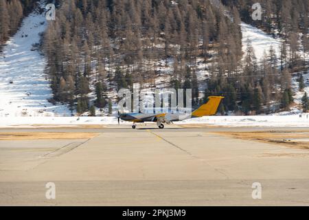 Samedan, Schweiz, 21. Februar 2023 Pilatus PC-12 NGX Propellerflugzeug auf dem Vorfeld Stockfoto