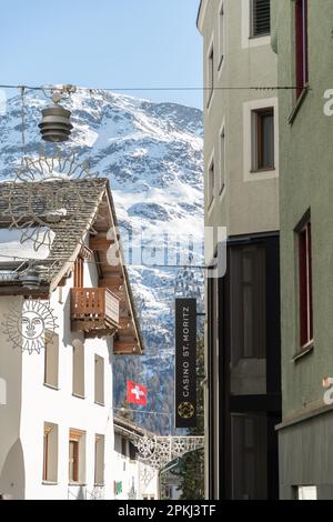 Saint Moritz, Schweiz, 21. Februar 2023 Eintritt zum Casino im Stadtzentrum Stockfoto