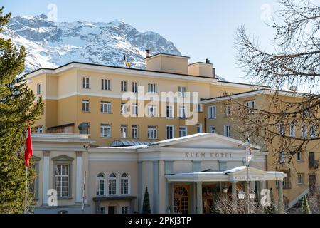 Saint Moritz, Schweiz, 21. Februar 2023 Gebäude des Hotels Kulm im Stadtzentrum Stockfoto