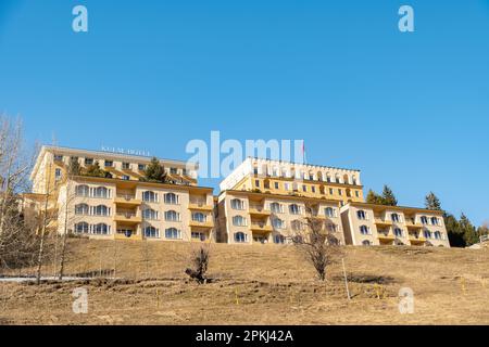 Saint Moritz, Schweiz, 21. Februar 2023 Gebäude des Hotels Kulm im Stadtzentrum Stockfoto