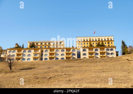 Saint Moritz, Schweiz, 21. Februar 2023 Gebäude des Hotels Kulm im Stadtzentrum Stockfoto