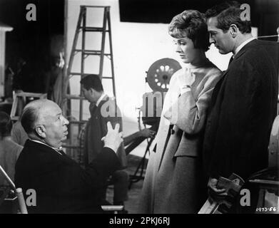 ALFRED HITCHCOCK JULIE ANDREWS und PAUL NEWMAN am Drehort des GERISSENEN VORHANGS 1966 Regisseur ALFRED HITCHCOCK Geschichte Brian Moore Musik John Addison Alfred J. Hitchcock Productions / Universal Pictures Stockfoto