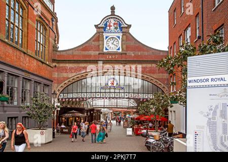 WINDSOR, GROSSBRITANNIEN - 19. MAI 2014: Windsor Royal Station ist ein alter Bahnhof, von dem der Großteil des Gebäudes in ein Touristengebäude umgewandelt wurde Stockfoto