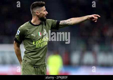 Mailand, Italien. 07. April 2023. Olivier Giroud vom AC Mailand Gesten beim Fußballspiel der Serie A vor dem Fußballspiel AC Mailand und Empoli FC im Stadio Giuseppe Meazza am 7. April 2023 in Mailand, Italien . Kredit: Marco Canoniero/Alamy Live News Stockfoto