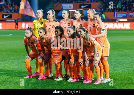 firo : 7. April 2023, Fußball, Freundschaftsspiel DFB Frauenlandspiel Nationalmannschaft Niederlande - Deutschland die niederländische Frauennationalmannschaft vor dem Spiel Stockfoto