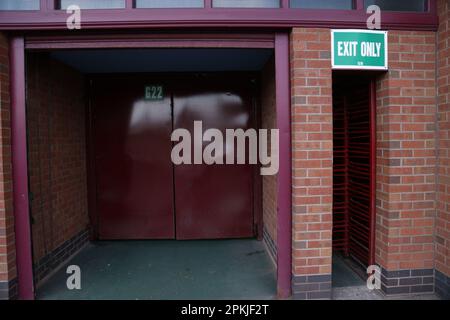 Birmingham, Großbritannien. 08. April 2023. Drehkreuz im Villa Park, Birmingham, Großbritannien, am 8. April 2023. Kredit: Paul Marriott/Alamy Live News Stockfoto