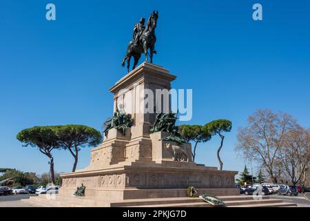 Rom, Italien, April 2023 das Reiterstandbild von Giuseppe Garibaldi auf der Piazza Garibaldi auf dem Gianicolo in Trastevere Stockfoto