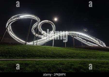 Duisburg, Deutschland. 30. Januar 2018. Tiger and Turtle – Magic Mountain ist eine Kunstinstallation und ein Wahrzeichen in Duisburg, Deutschland, erbaut im Jahr 2011. Das war es Stockfoto