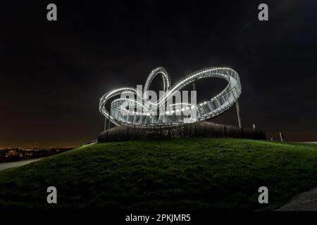 Duisburg, Deutschland. 30. Januar 2018. Tiger and Turtle – Magic Mountain ist eine Kunstinstallation und ein Wahrzeichen in Duisburg, Deutschland, erbaut im Jahr 2011. Das war es Stockfoto