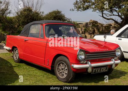 April 2023 - Triumph Herald 13/60 auf dem Pageant of Motoring on the Rasen im Weston super Mare in North Somerset, Großbritannien. Stockfoto