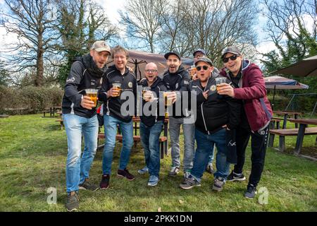 Tinsley Green, April 7. 2023: Die alljährliche Marbles World Championship findet im Greyhound Pub in Tinsley Green in der Nähe des Flughafens Gatwick statt. Hier ist es Stockfoto