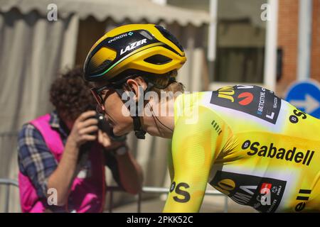 Amorebieta-Etxano, Euskadi, Spanien. 7. April 2023. Ekin, Spanien, 07. April 2023: Der Jumbo-Visma-Reiter Jonas Vingegaard während der 5. Etappe des Baskenlandes Itzulia 2023 zwischen Ekin und Amorebieta-Etxano, am 07. April 2023 in Ekin, Spanien. (Kreditbild: © Alberto Brevers/Pacific Press via ZUMA Press Wire) NUR ZUR REDAKTIONELLEN VERWENDUNG! Nicht für den kommerziellen GEBRAUCH! Kredit: ZUMA Press, Inc./Alamy Live News Stockfoto