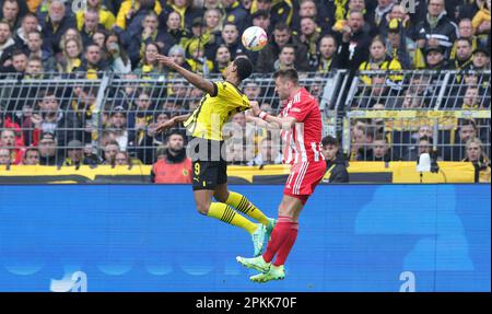 Dortmund, Deutschland. 08. April 2023. firo 08 April 2023 Fußball 1. League 1. Bundesliga Staffel 2022/2023 BVB Borussia Dortmund Union Berlin Robin KNOCHE Union Right zieht auf Sebastien HALLERS Trikot Credit: dpa/Alamy Live News Stockfoto