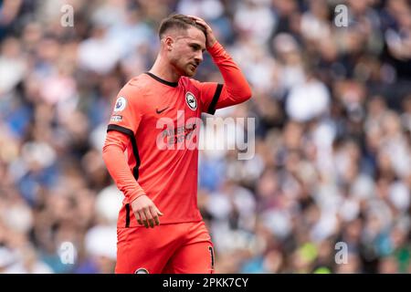 Alexis Mac Allister von Brighton Gesten während des Premier League-Spiels zwischen Tottenham Hotspur und Brighton und Hove Albion am Samstag, den 8. April 2023 im Tottenham Hotspur Stadium, London. (Foto: Federico Guerra Maranesi | MI News) Guthaben: MI News & Sport /Alamy Live News Stockfoto