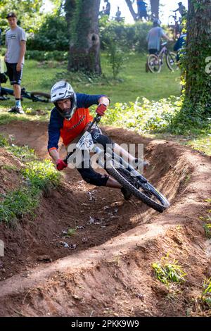 Mountain Bike Race intensiver Fokus im Gegenzug Stockfoto