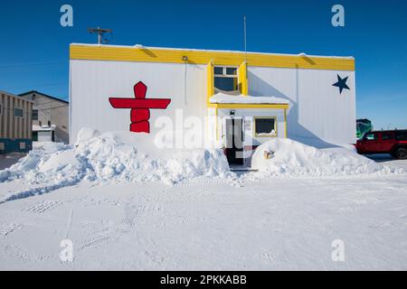 Nunavut Territorialflagge Wandgemälde in einem Gebäude in der Innenstadt von Churchill, Manitoba, Kanada Stockfoto