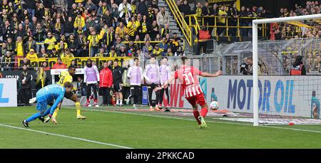 Dortmund, Deutschland. 08. April 2023. firo : 08.04.2023, Fußball, 1. Liga, 1. Bundesliga, Staffel 2022/2023, BVB, Borussia Dortmund - Union Berlin Ziel auf 2:1 für BVB, MOUKOKO/dpa/Alamy Live News Stockfoto