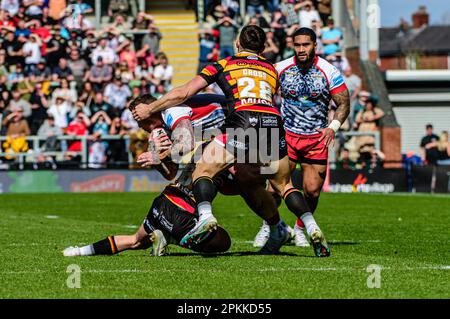 Salford Red Devils' Deon Cross macht die Schlagzeile während des Spiels der Betfred Super League zwischen Leigh Leopards und Salford Red Devils im Leigh Sport Stadium, Leigh, am Samstag, den 8. April 2023. (Foto: Ian Charles | MI News) Guthaben: MI News & Sport /Alamy Live News Stockfoto