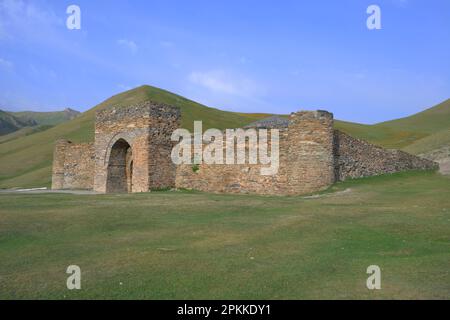 Caravanserai aus dem 15. Jahrhundert von Tash Rabat, Naryn Region, Kirgisistan, Zentralasien, Asien Stockfoto