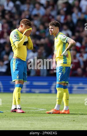 Birmingham, Großbritannien. 08. April 2023. Brennan Johnson aus Nottingham Forest (l) und Neco Williams aus Nottingham Forest sehen deprimiert aus. Spiel der Premier League, Aston Villa gegen Nottingham Forest im Villa Park in Birmingham am Samstag, den 8. April 2023. Dieses Bild darf nur zu redaktionellen Zwecken verwendet werden. Nur redaktionelle Verwendung, Bild von Andrew Orchard/Andrew Orchard Sports Photography/Alamy Live News Credit: Andrew Orchard Sports Photography/Alamy Live News Stockfoto