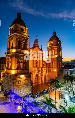 Die Kathedrale St. Lawrence bei Nacht, Santa Cruz de la Sierra, Bolivien, Südamerika Stockfoto