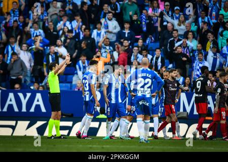 Barcelona, Spanien. 08. April 2023. Der Schiedsrichter während eines Spiels in La Liga Santander zwischen RCD Espanyol und Athletic Club im RCDE Stadium in Barcelona, Spanien, am 8. April 2023. (Foto/Felipe Mondino) Kredit: Live Media Publishing Group/Alamy Live News Stockfoto