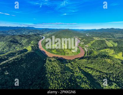 Aerial of the Iguape River, Atlantic Forest South-East Reserves, Alto Ribeira Touristic State Park, Sao Paulo State, Brasilien