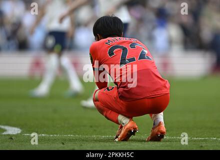 London, Großbritannien. 8. April 2023. Kaoru Mitoma (Brighton) ist am Ende des Spiels während des Spiels der Tottenham V Brighton Premier League im Tottenham Hotspur Stadium bestürzt. Kredit: MARTIN DALTON/Alamy Live News Stockfoto