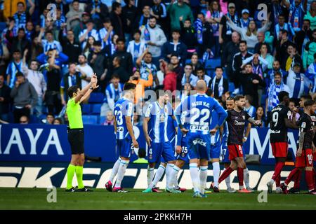 Barcelona, Spanien. 08. April 2023. Der Schiedsrichter während eines Spiels in La Liga Santander zwischen RCD Espanyol und Athletic Club im RCDE Stadium in Barcelona, Spanien, am 8. April 2023. (Foto/Felipe Mondino) Kredit: Unabhängige Fotoagentur/Alamy Live News Stockfoto