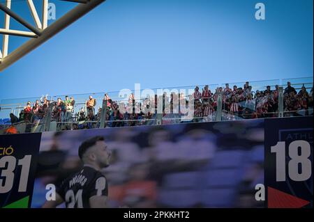 Barcelona, Spanien. 08. April 2023. Die Athletic Club-Fans während eines Spiels in La Liga Santander zwischen RCD Espanyol und Athletic Club im RCDE Stadium in Barcelona am 8. April 2023. (Foto/Felipe Mondino) Kredit: Live Media Publishing Group/Alamy Live News Stockfoto