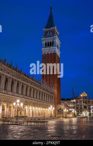 Campanile Glockenturm bei Nacht, San Marco, Venedig, UNESCO-Weltkulturerbe, Veneto, Italien, Europa Stockfoto