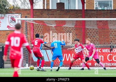 Beckenham Town Forward Steven Townsend schießt am 8. April 2023 beim Spiel Ramsgate gegen Beckenham Town Isthmian South-East Division im WW Martin Community Stadium, Southwood, Ramsgate, Großbritannien, und erzielt 0-1 Punkte Stockfoto