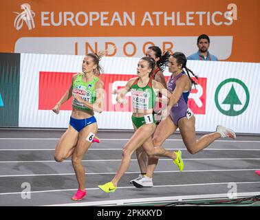 Anita Horvat (Slowenien) und Bianka Kéri (Ungarn), die bei der Europameisterschaft der Leichtathletik in Ataköy im Halbfinale der Frauen 800m antreten Stockfoto