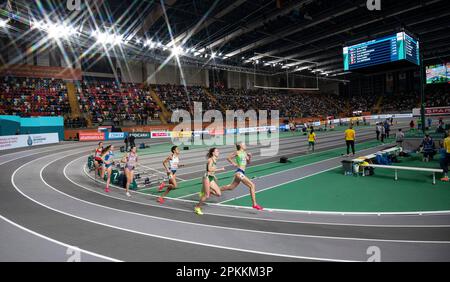 Anita Horvat (Slowenien) und Bianka Kéri (Ungarn), die bei der Europameisterschaft der Leichtathletik in Ataköy im Halbfinale der Frauen 800m antreten Stockfoto