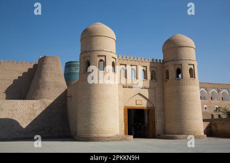 Westtor (Pater Gate), Ichon Qala (Itchan Kala), UNESCO-Weltkulturerbe, Khiva, Usbekistan, Zentralasien, Asien Stockfoto