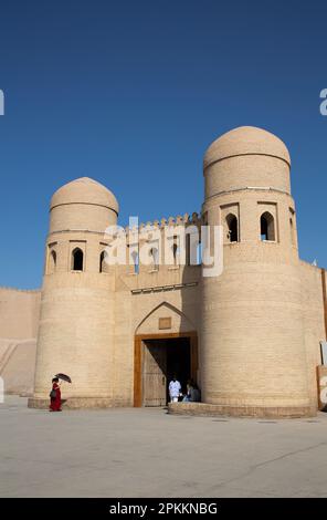 Westtor (Pater Gate), Ichon Qala (Itchan Kala), UNESCO-Weltkulturerbe, Khiva, Usbekistan, Zentralasien, Asien Stockfoto