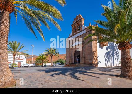 Blick auf Iglesia de Nuestra Senora de la Pena in Vega de Rio Palmas, Betancuria, Fuerteventura, Kanarische Inseln, Spanien, Atlantik, Europa Stockfoto