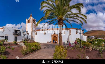 Blick auf Iglesia de Santa Maria de Betancuria, Betancuria, Fuerteventura, Kanarische Inseln, Spanien, Atlantik, Europa Stockfoto