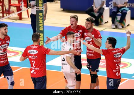 Taranto, Italien. 08. April 2023. Prisma Taranto-Exultation. Play Off 5. Place - Gioiella Prisma Taranto vs Top Volley Cisterna, Volleyball Italian Serie A Men SuperLeague Championship in Taranto, Italien, April 08 2023 Gutschrift: Independent Photo Agency/Alamy Live News Stockfoto